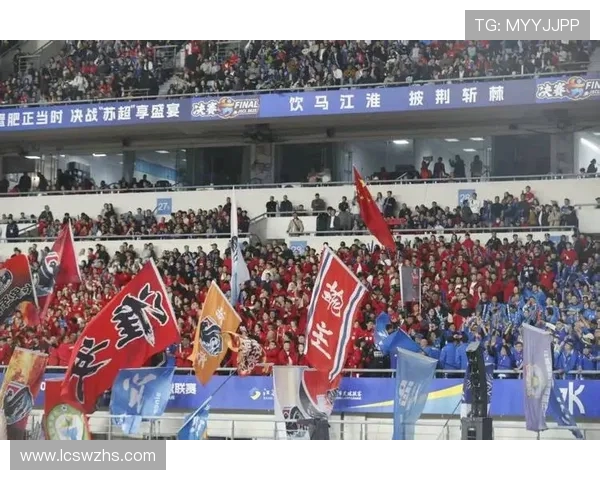 泪洒赛场后 90 度鞠躬!淮安球员致谢球迷,看台 “继续战斗” 声震云霄(1) 泪洒赛场后 90 度鞠躬!淮安球员致谢球迷,看台 “继续战斗” 声震云霄(1)